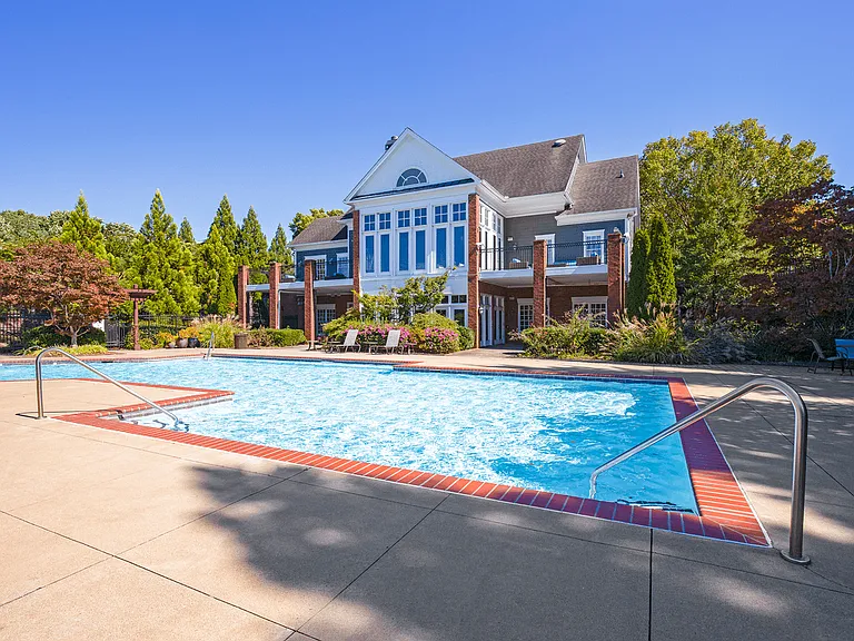 Lakeside at Town Center Apartments — Photo 2