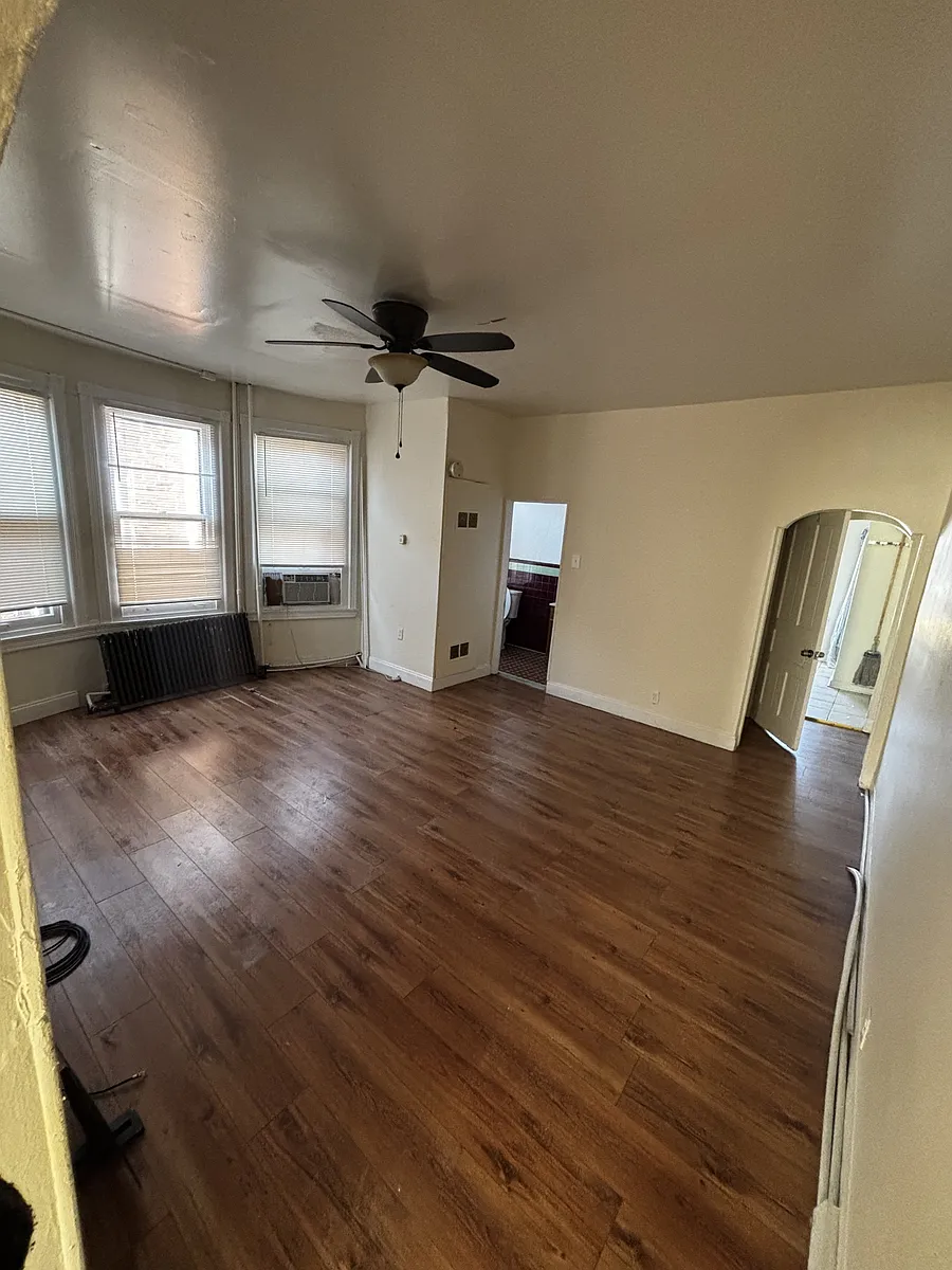 Building Photo - 111 E Wyoming Ave #2
