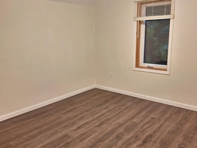845 Warren St — Photo 14