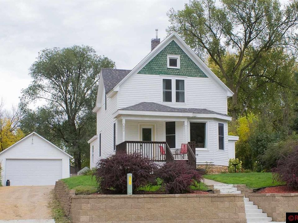 1st image of 602 W 1st St