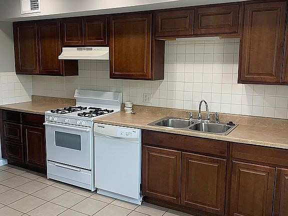 2nd image of 628 Broadmoor Dr APT C