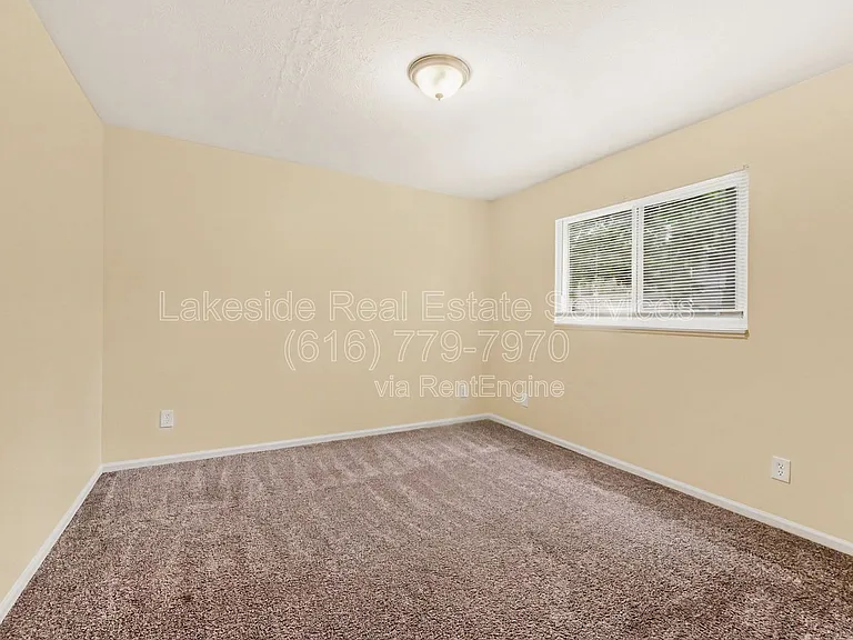 Maple Leaf Apartments — Photo 17