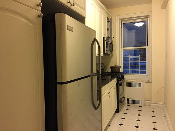 3rd image of 40 Shore Blvd APT 3L