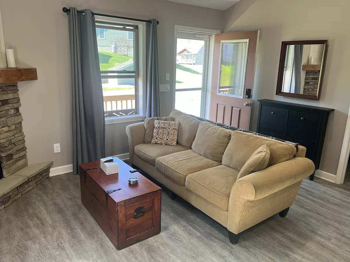 Building Photo - 537 Townhomes Pl