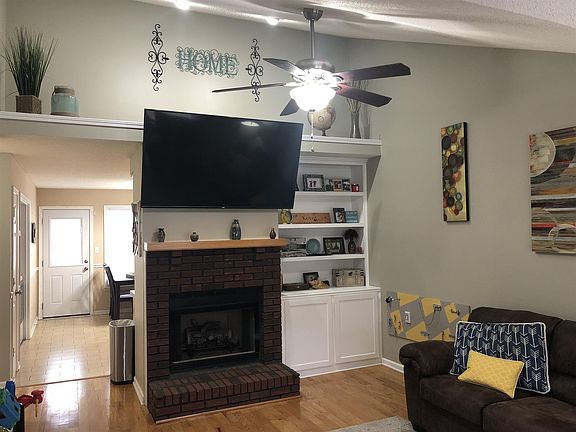 3rd image of 809 Buckhorn Dr