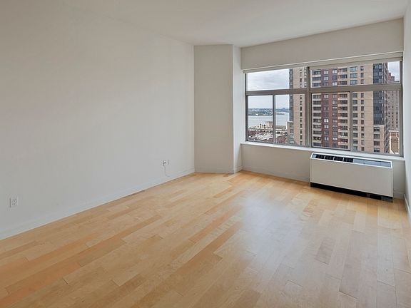 4th image of 90 Washington St APT 2H