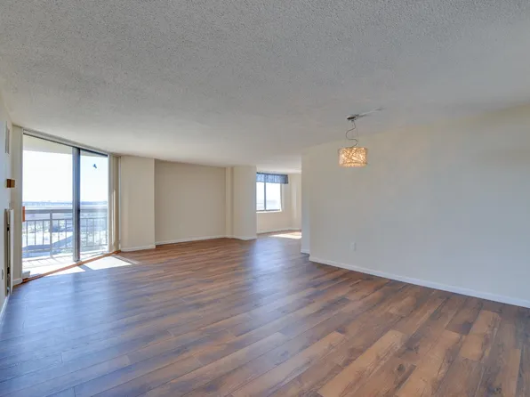 1332 Harmon Cove Tower #1332, Secaucus, NJ 07094