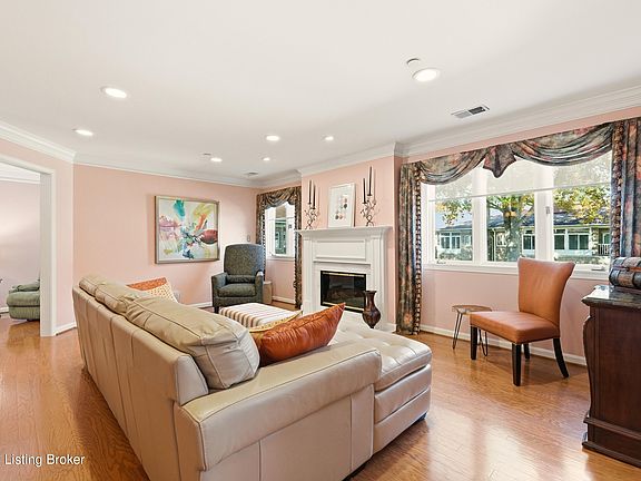 5th image of 8605 Shelbyville Rd APT 200