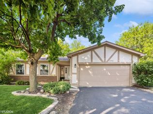 1054 Foxworth Blvd, Lombard, IL