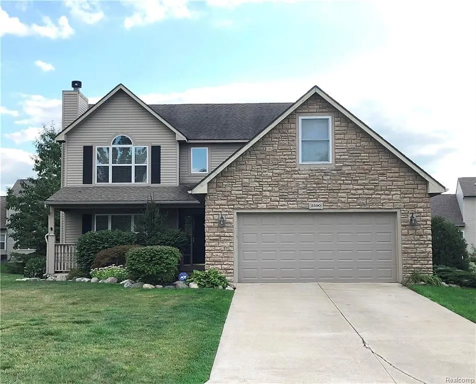 2590 Laurel Oak Dr photo 1