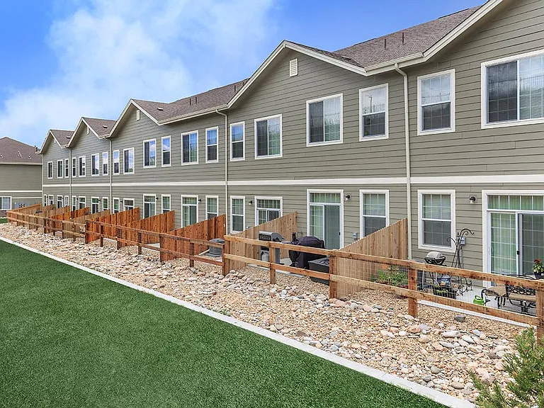 Black Feather Apartment Homes — Photo 30