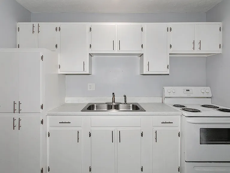 1733 W 24th St #22 — Photo 7