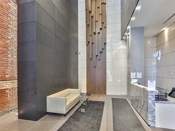 4th image of 15 Grenville St #2108