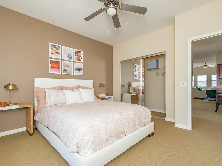 Vineyards at Palm Desert Apartment Homes — Photo 34