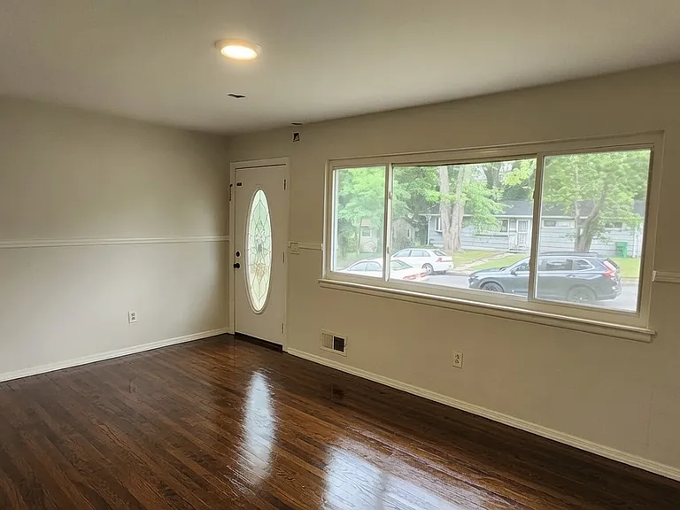 16 Parkway Blvd — Photo 3