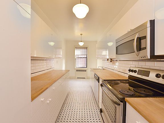 4th image of 8412 35th Avenue #5L