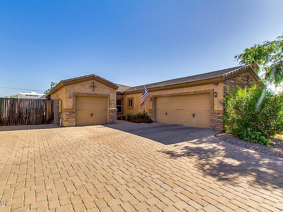 2nd image of 2909 E Campo Bello Dr