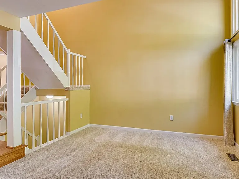 2210 Glencourse Ln — Photo 9