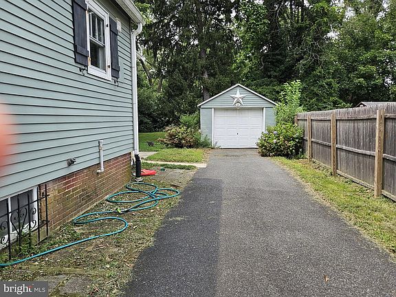 2nd image of 412 Marsh Rd