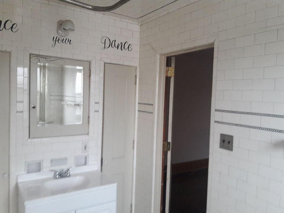 2nd image of 1344 W Linden St APT 3