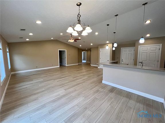 5th image of 206 N Woodwind Dr