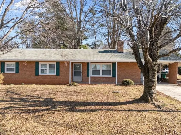 3805 Littlebrook Dr, Clemmons, NC 27012