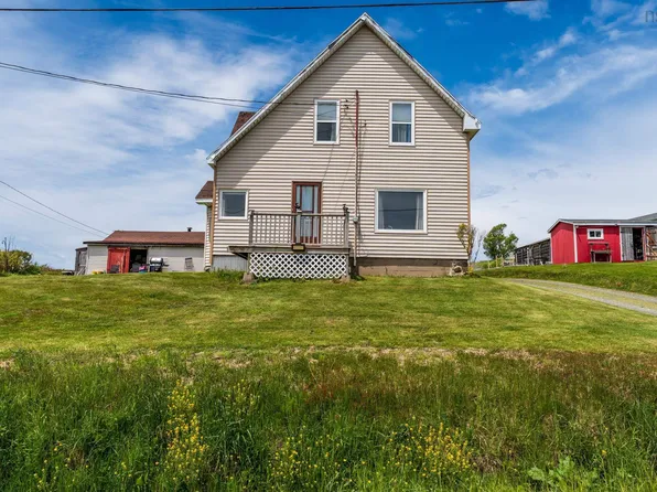 496 Cape St, Saint Marys, NS B5A 5B4