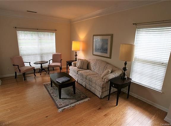 2nd image of 8218 Lynnewood Glen Dr