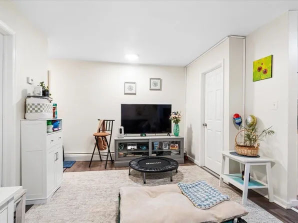 51 Booraem Avenue image 27 of 32