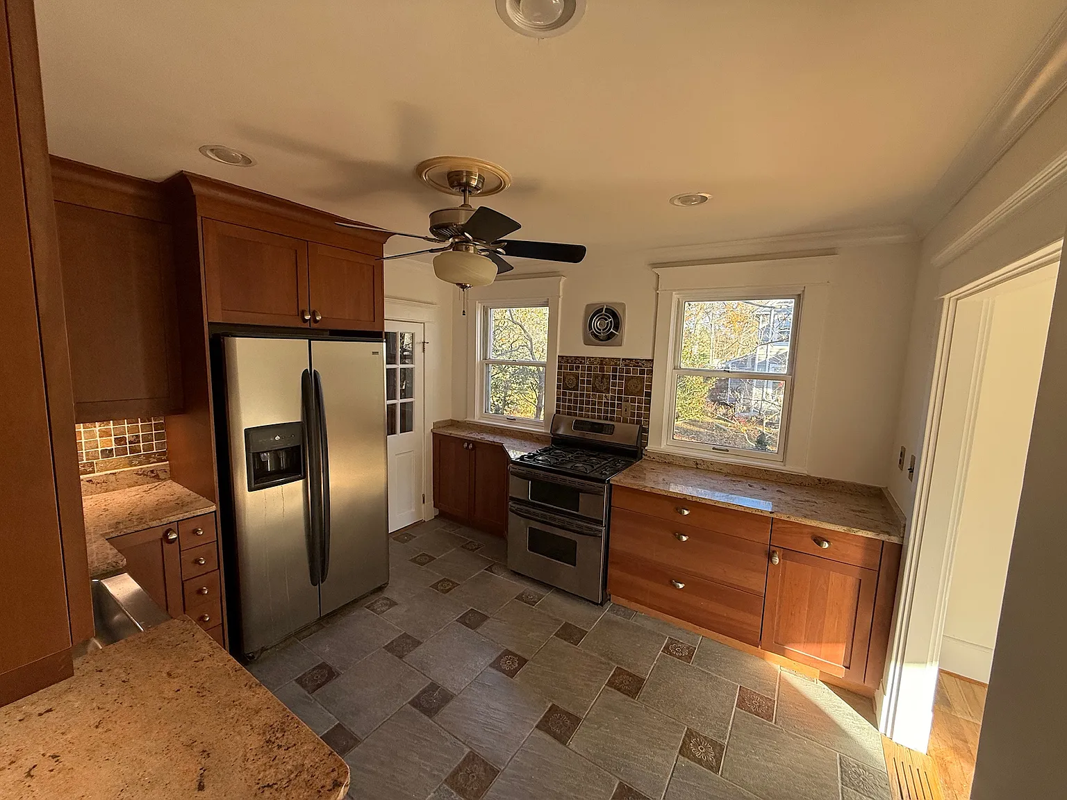3 bed, 2.5 bath, 1522 sqft, $3,050 — Photo 4
