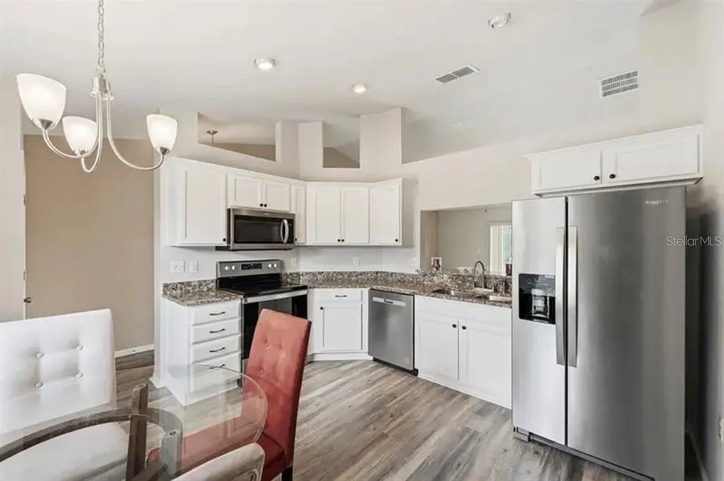 3 bed, 2.0 bath, 1252 sqft, $1,800 — Photo 4