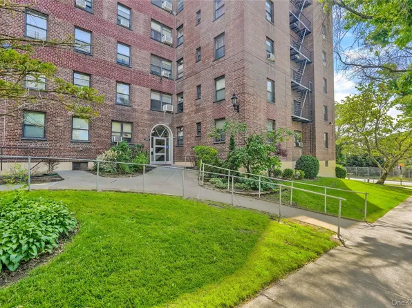 141-10 25 Road #2F, Flushing, NY 11354