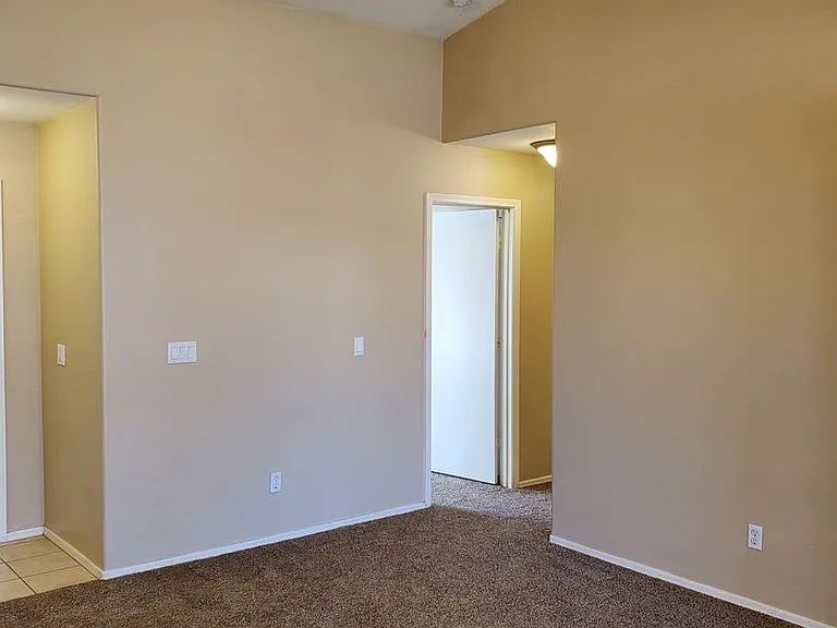 2514 S 110th Dr — Photo 8