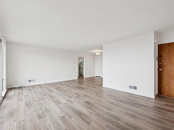 4th image of 40 Crestline Dr #8