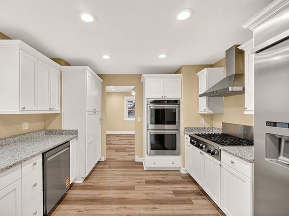 5th image of 2924 61st St