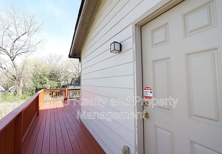 1095 Ira St SW — Photo 9