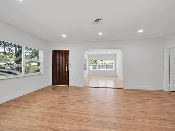 5th image of 1540 Sarria Ave