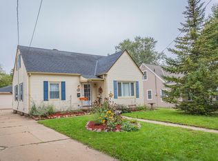 909 Michigan Ave, Waukesha, WI 53188