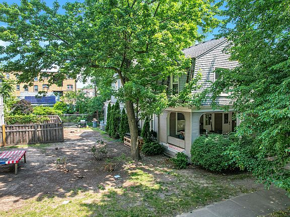 5th image of 909 Gaffield Pl House 909