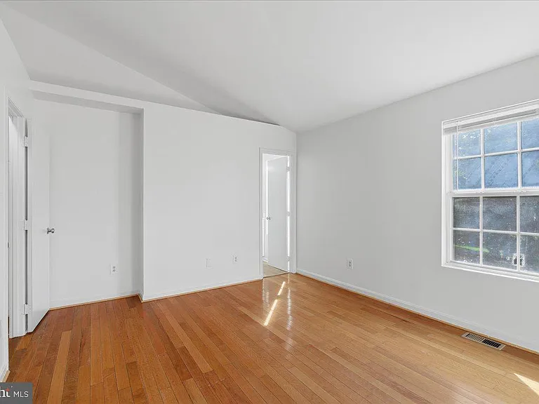 6129 Kendra Way — Photo 22