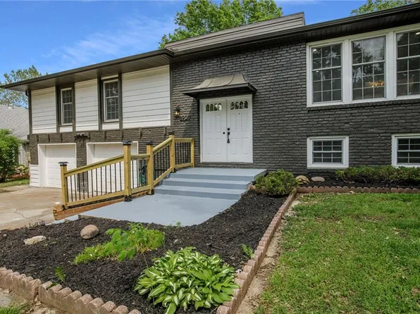8901 N McGee St, Kansas City, MO 64155