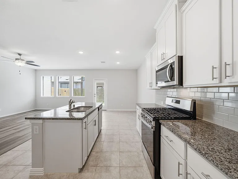 7116 Elgin St — Photo 9