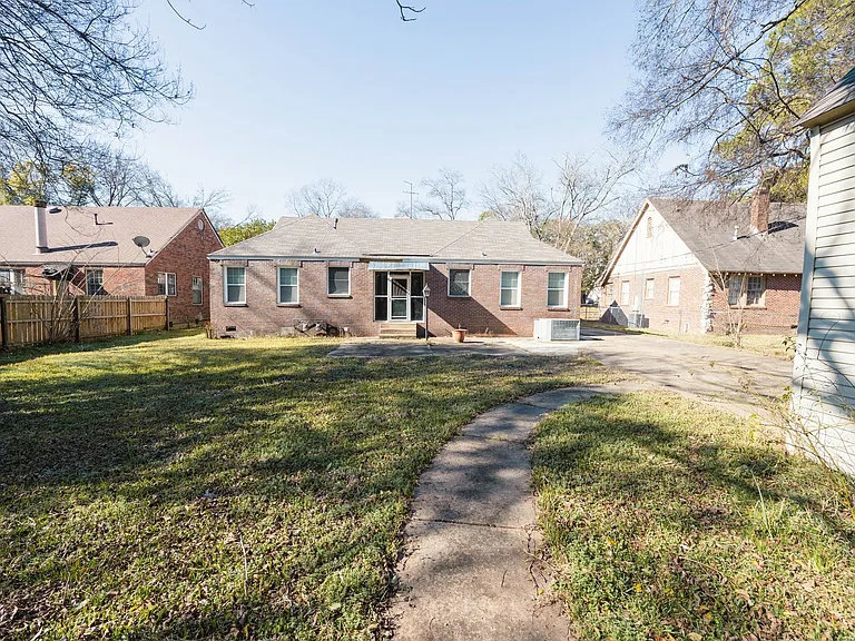3355 Lexington Rd — Photo 15