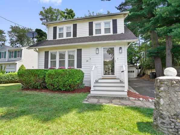 19 Raycroft Street, Milford, CT 06461