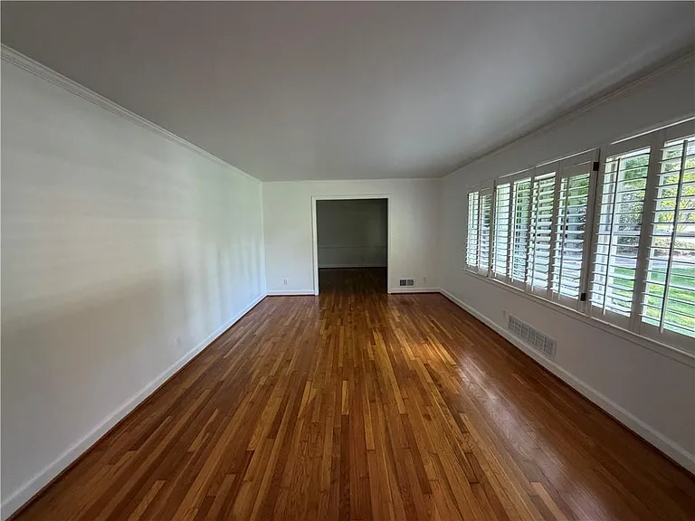 6651 Castleton Dr — Photo 7