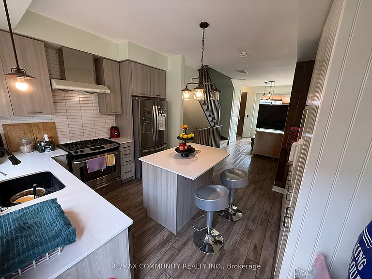 46 Sarah Jackson Cres — Photo 7