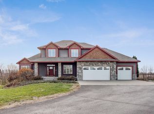 5221 Yvette St, Loretto, MN 55357