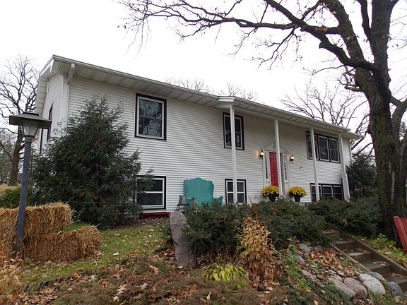 2nd image of 906 Viking St