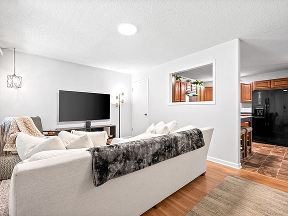 5th image of 137 Ledbetter Ln