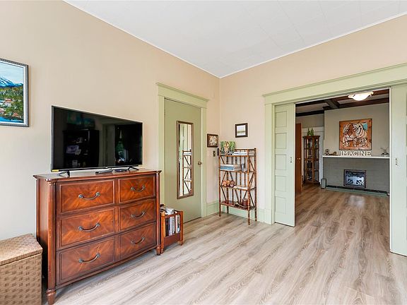 5th image of 384 Burnside Rd E